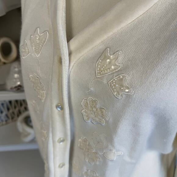 Croft & Barrow Women's Sz L Cream Beaded Floral Applique Cardigan Sweater #3428 - Picture 6 of 8
